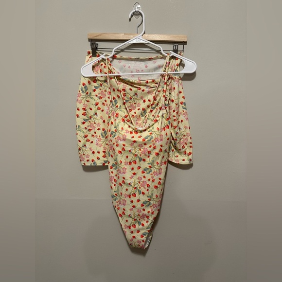 NWT Victoria's Secret Essential Scoop One-Piece Swimsuit Size L/Coverup Size M/L - Picture 9 of 16